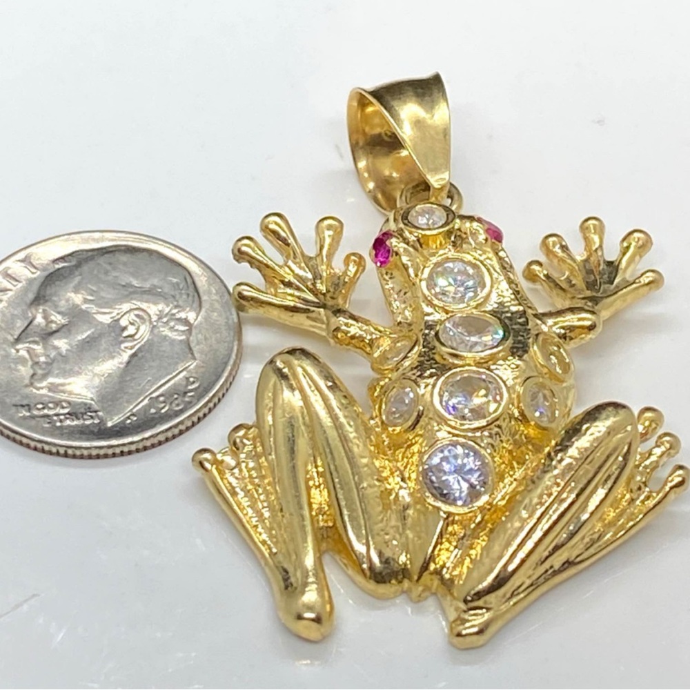14k  Solid Gold Nice Fancy zirconia with red eyes Charg frog
New